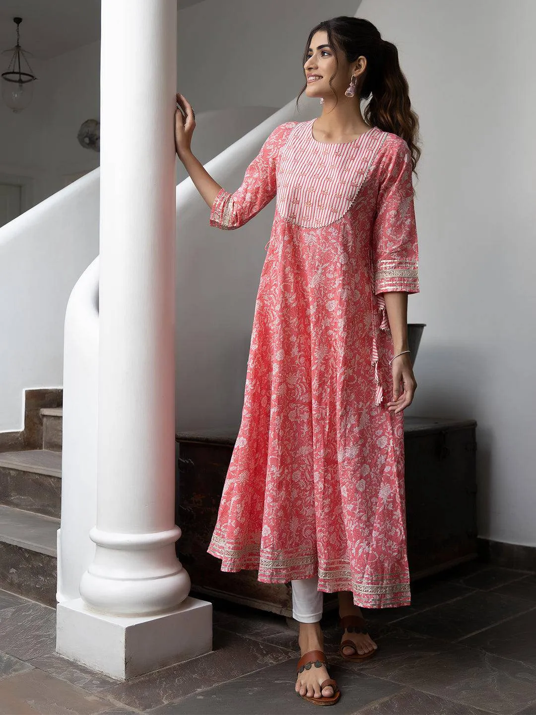 Aneesah Pink Tiered Printed Kurta By RAGAVI