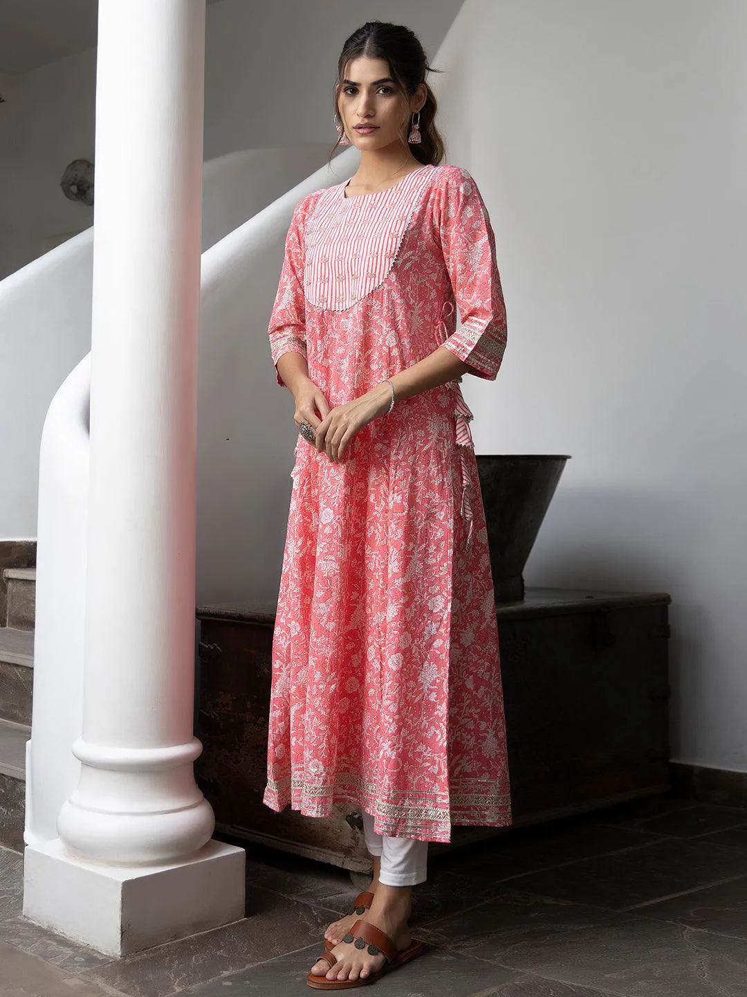 Aneesah Pink Tiered Printed Kurta By RAGAVI