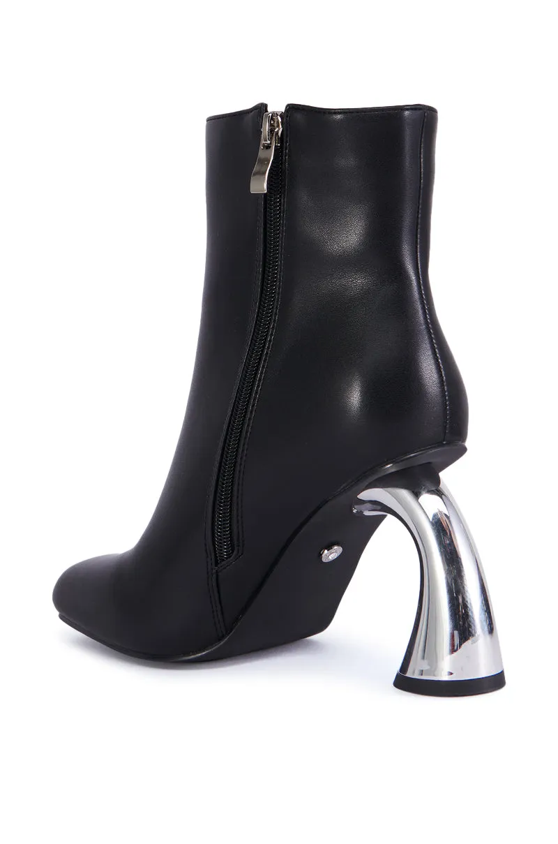 AZALEA WANG DEYCI BLACK ABSTRACT CHUNKY HEEL BOOTIE