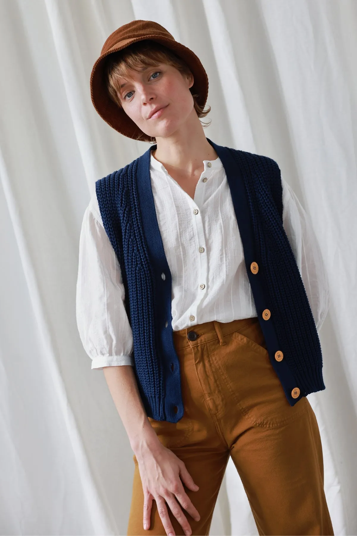 Dolsando Knitted Vest Navy Blue