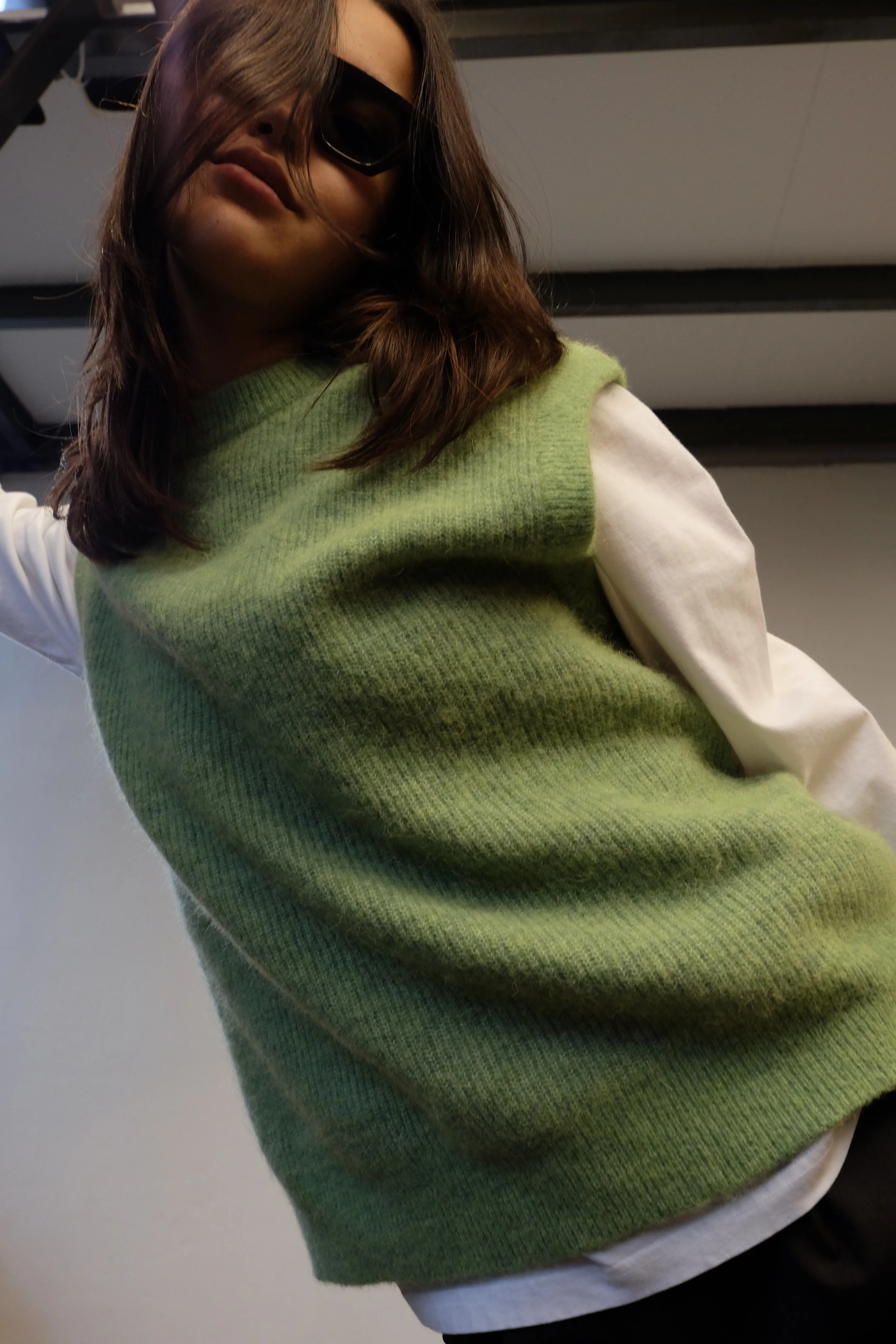 KNITTED VEST IN GREEN