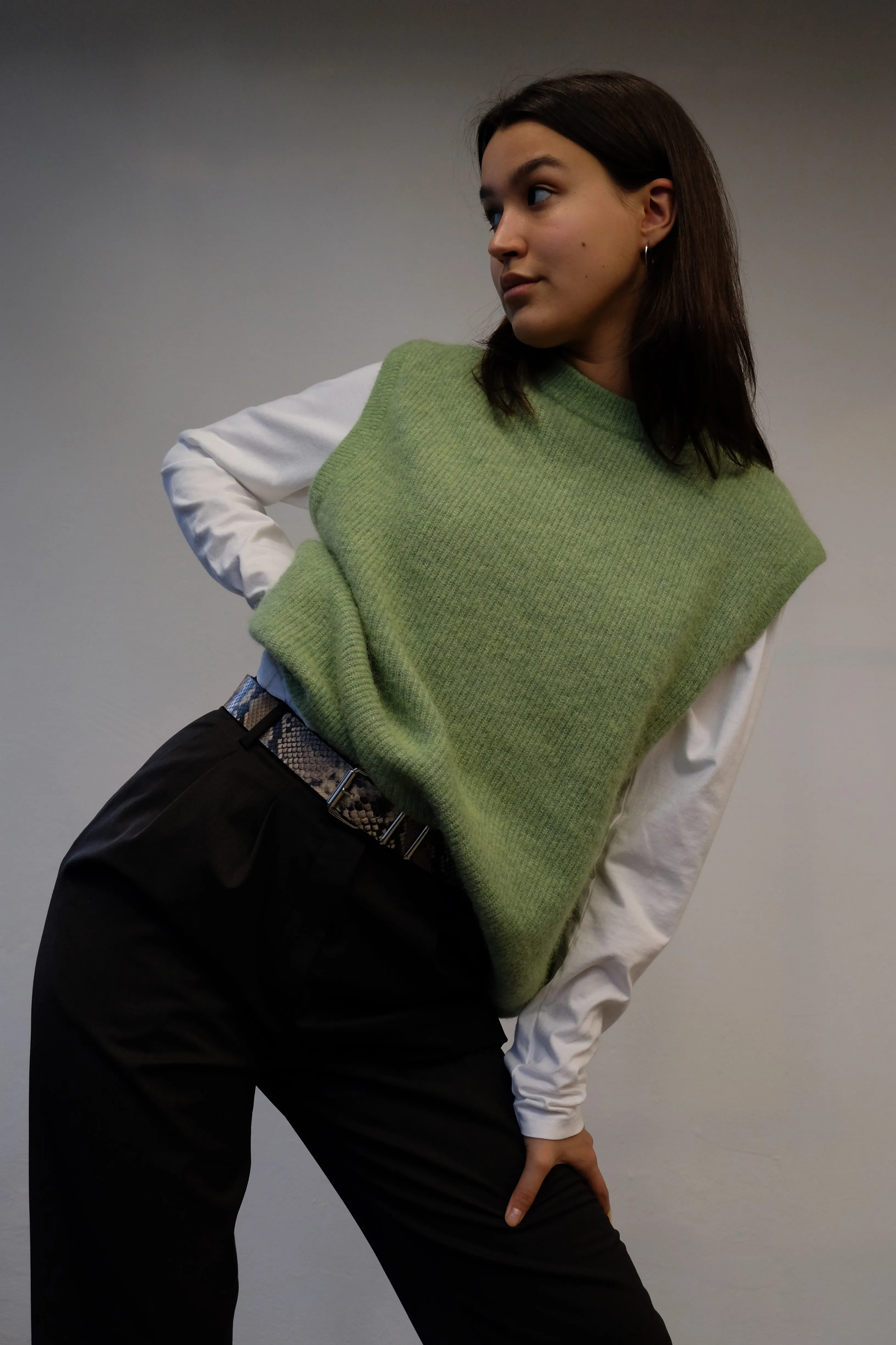 KNITTED VEST IN GREEN