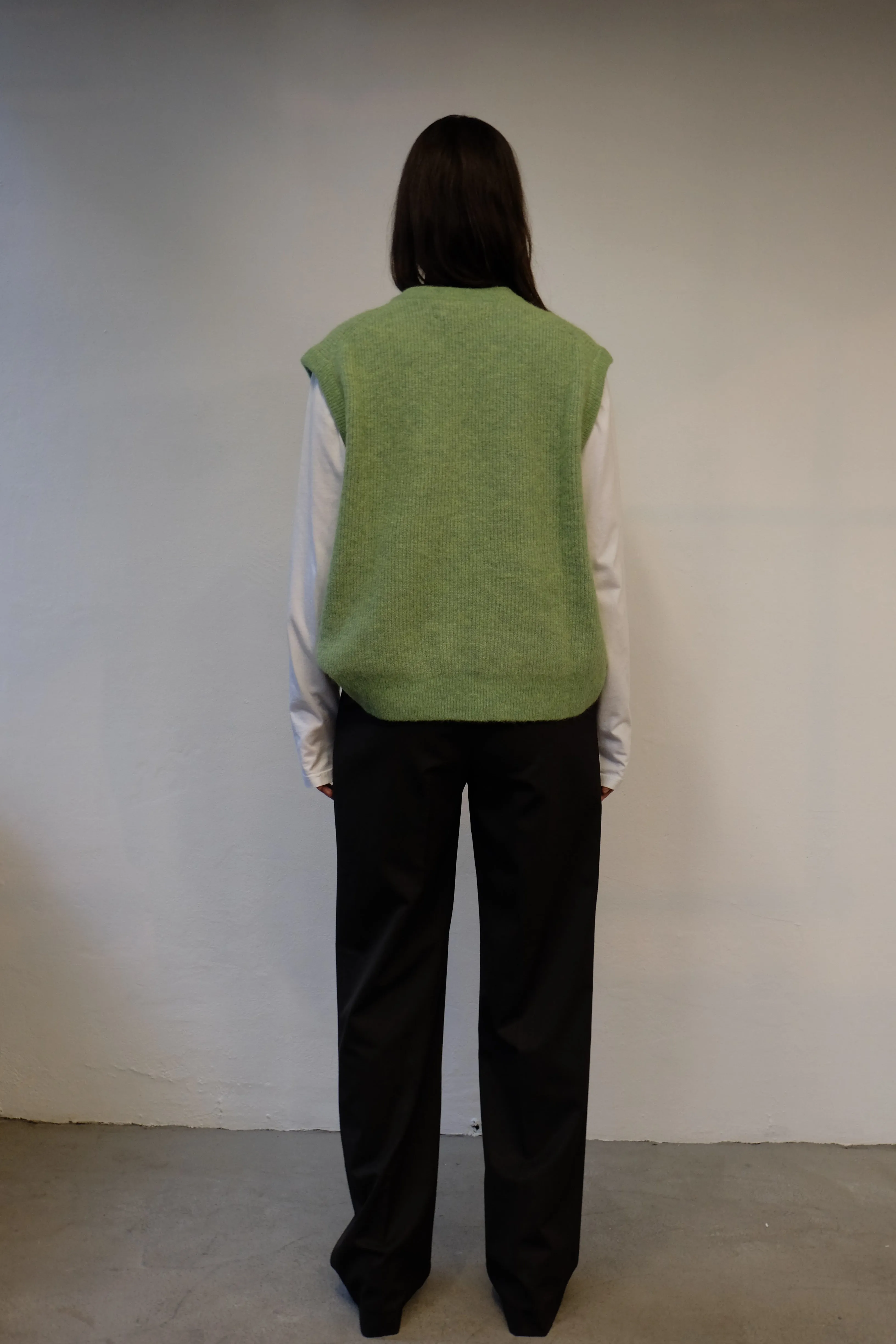 KNITTED VEST IN GREEN