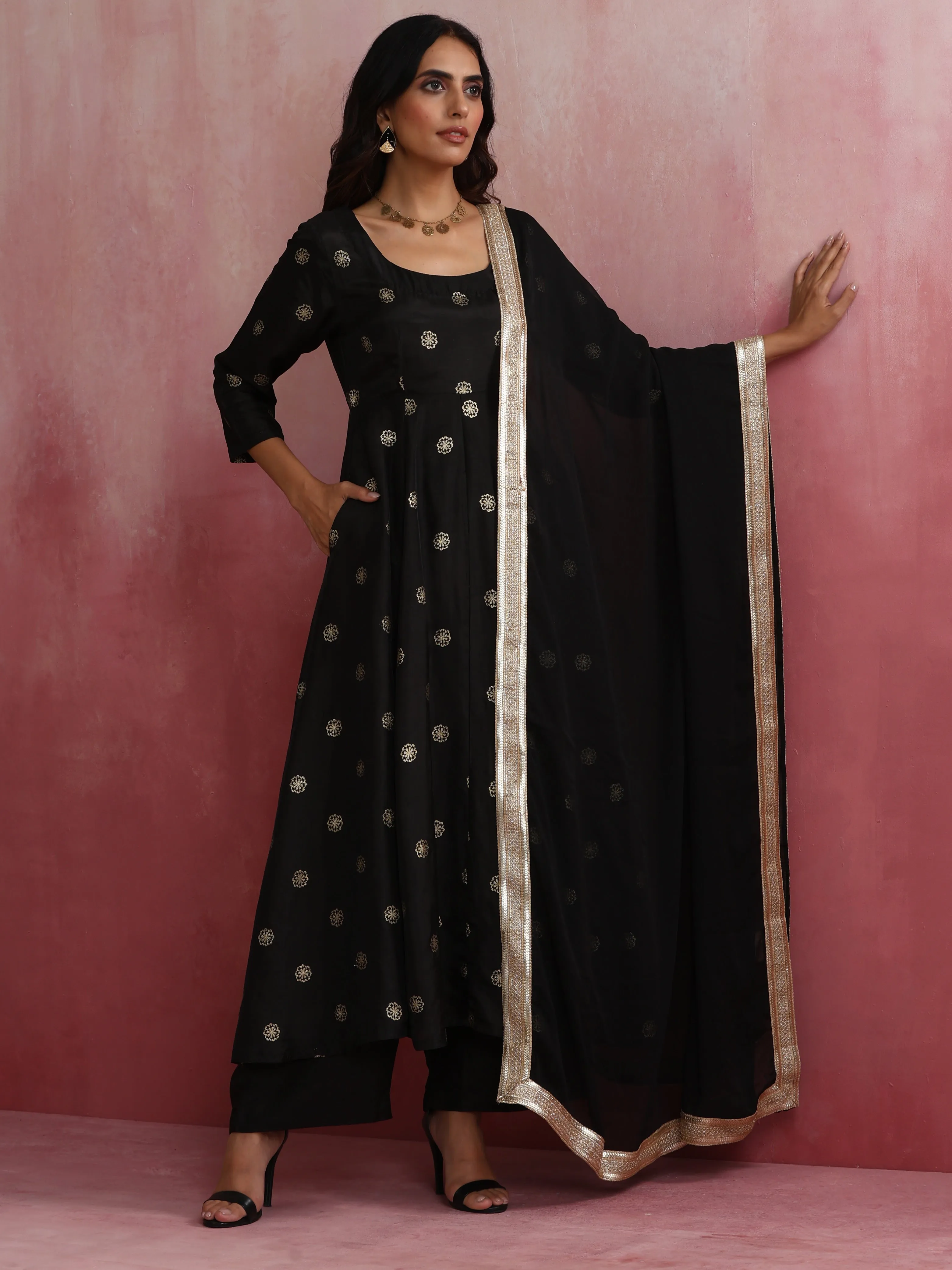 trueBrowns Black Viscose Silk Kurta Dupatta Set