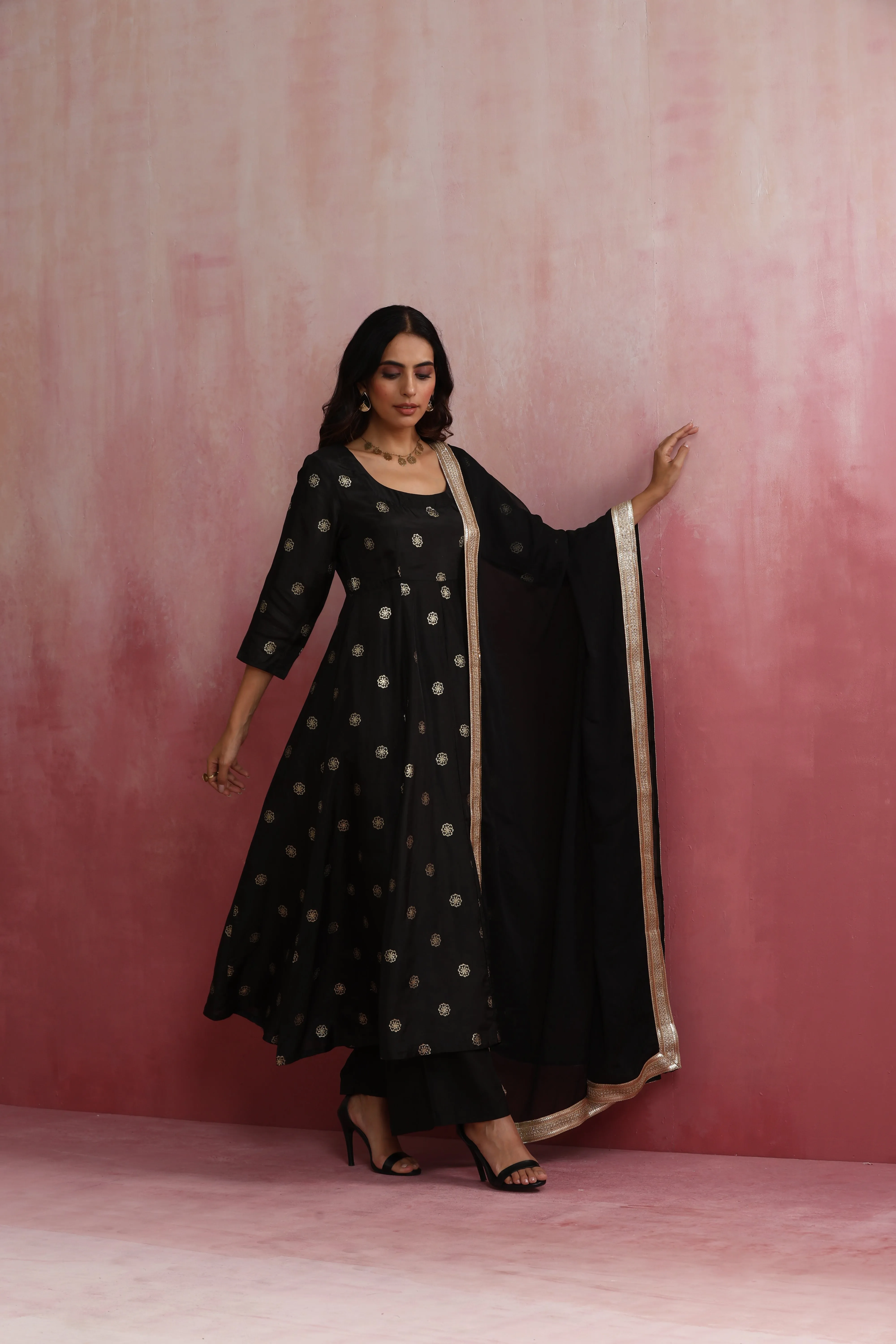 trueBrowns Black Viscose Silk Kurta Dupatta Set